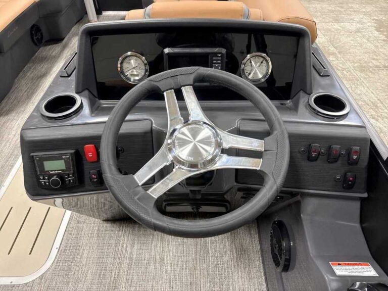 2026 Bennington 22SSB - SPS - Luxe - Blackout US-ETWS9328J526 [photo 13]